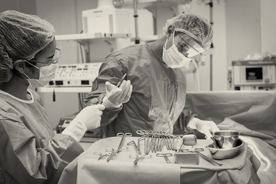 Medical negligence claims when objects are left in patients after surgery
